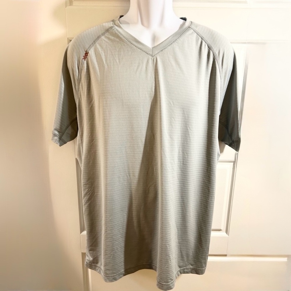 RHÔNE V-Neck Short Sleeve Performance Shirt Gray and White Striped Sz XL